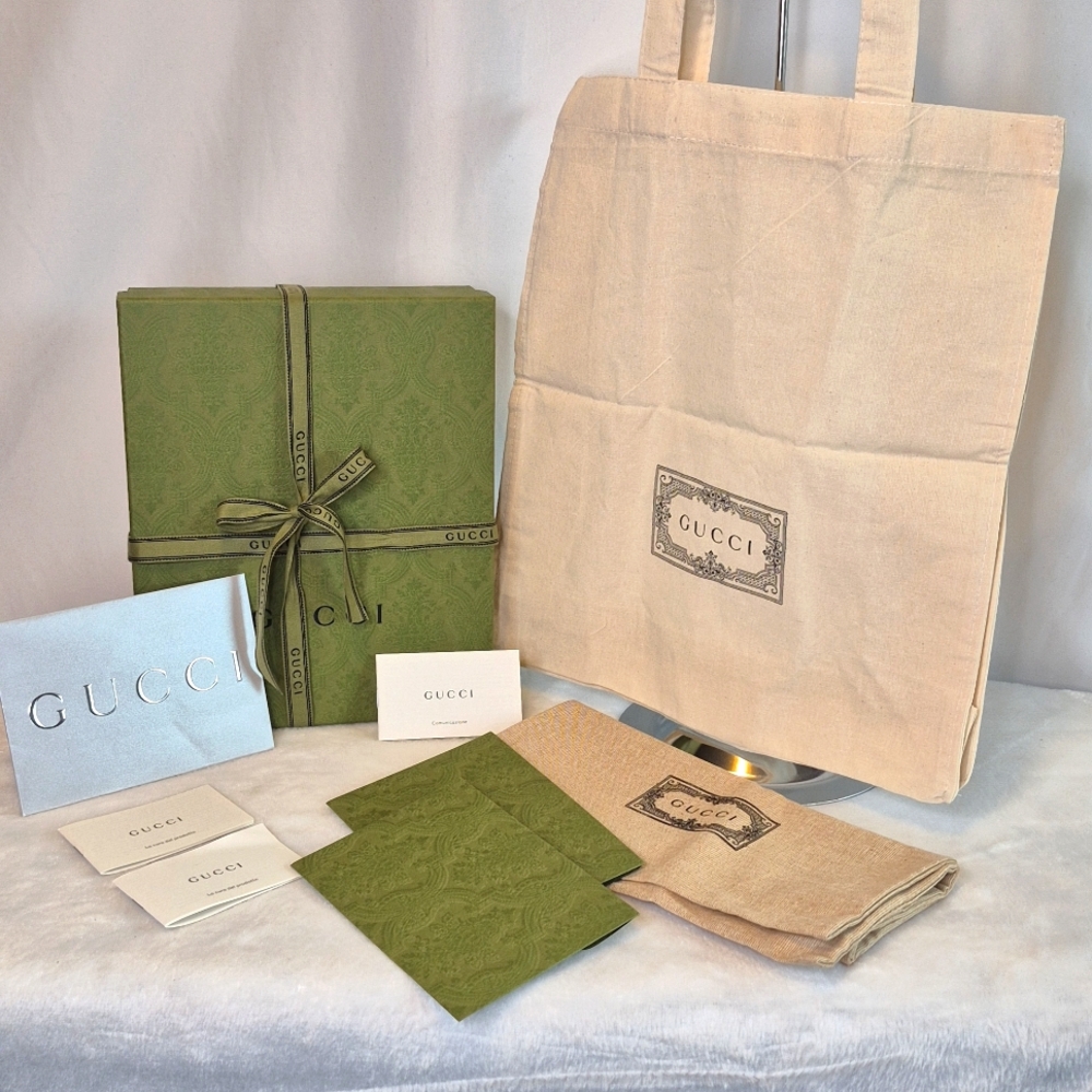 Gucci Cream Tote with Green Gift Box